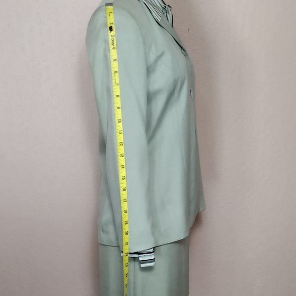 Business or Casual Three-Piece Silk Suit - Picture 7 of 16